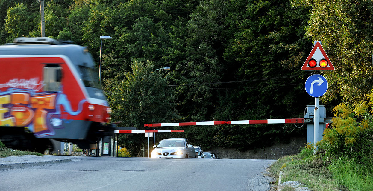 Nesreče na prehodih čez železniško progo lahko preprečimo