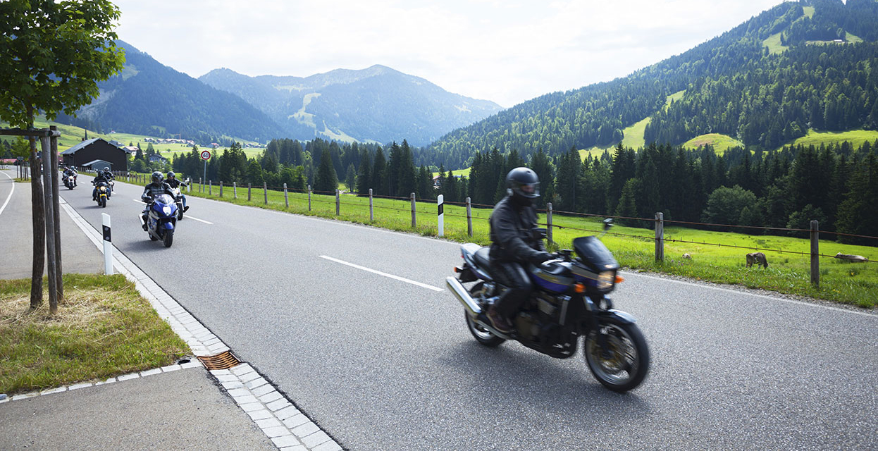 Vožnja motorja v skupini in s sopotnikom